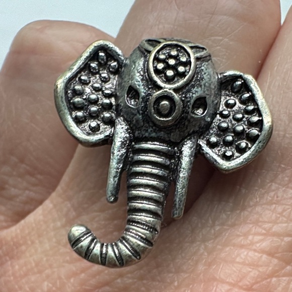 Faux Silver Elephant Ring Size 6 - Picture 1 of 2